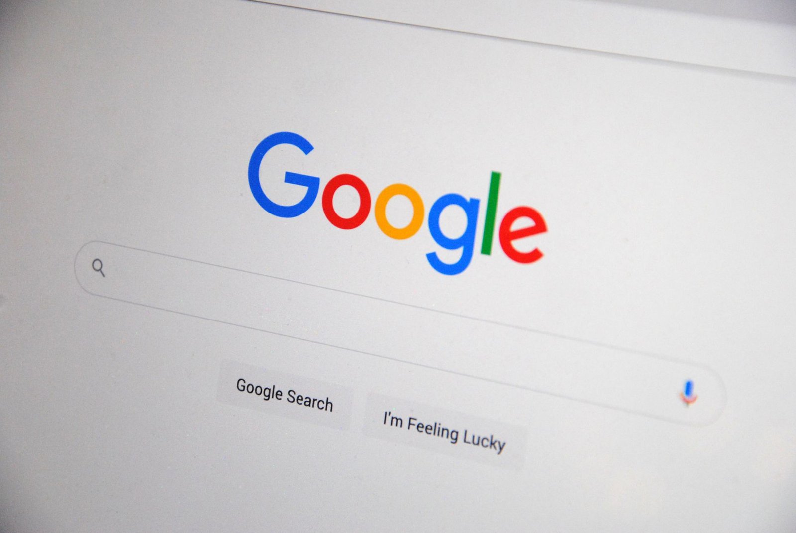 We Tracked 32 Websites in Google’s AI Overviews. 28 Were Invisible. - AIDiscoveryDigest